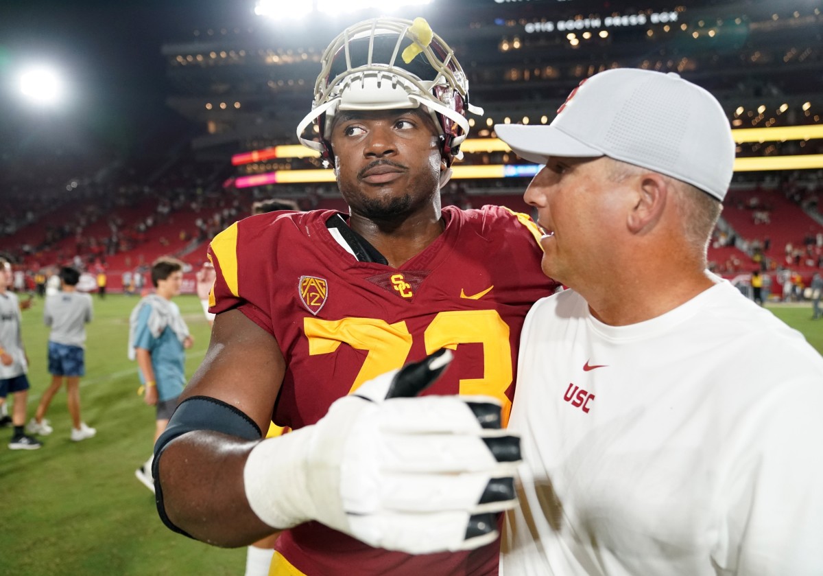 USC tackle Austin Jackson
